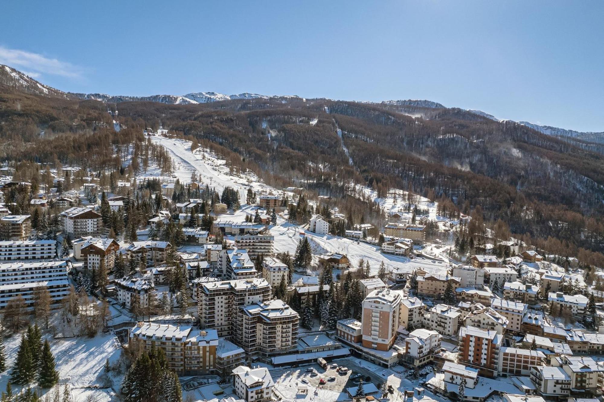 Miramonti 21 Ski In - Ski Out - Happy Rentals Oulx Eksteriør billede